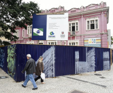 Prédio do MAC-PR, no centro de Curitiba, está com reforma em andamento.