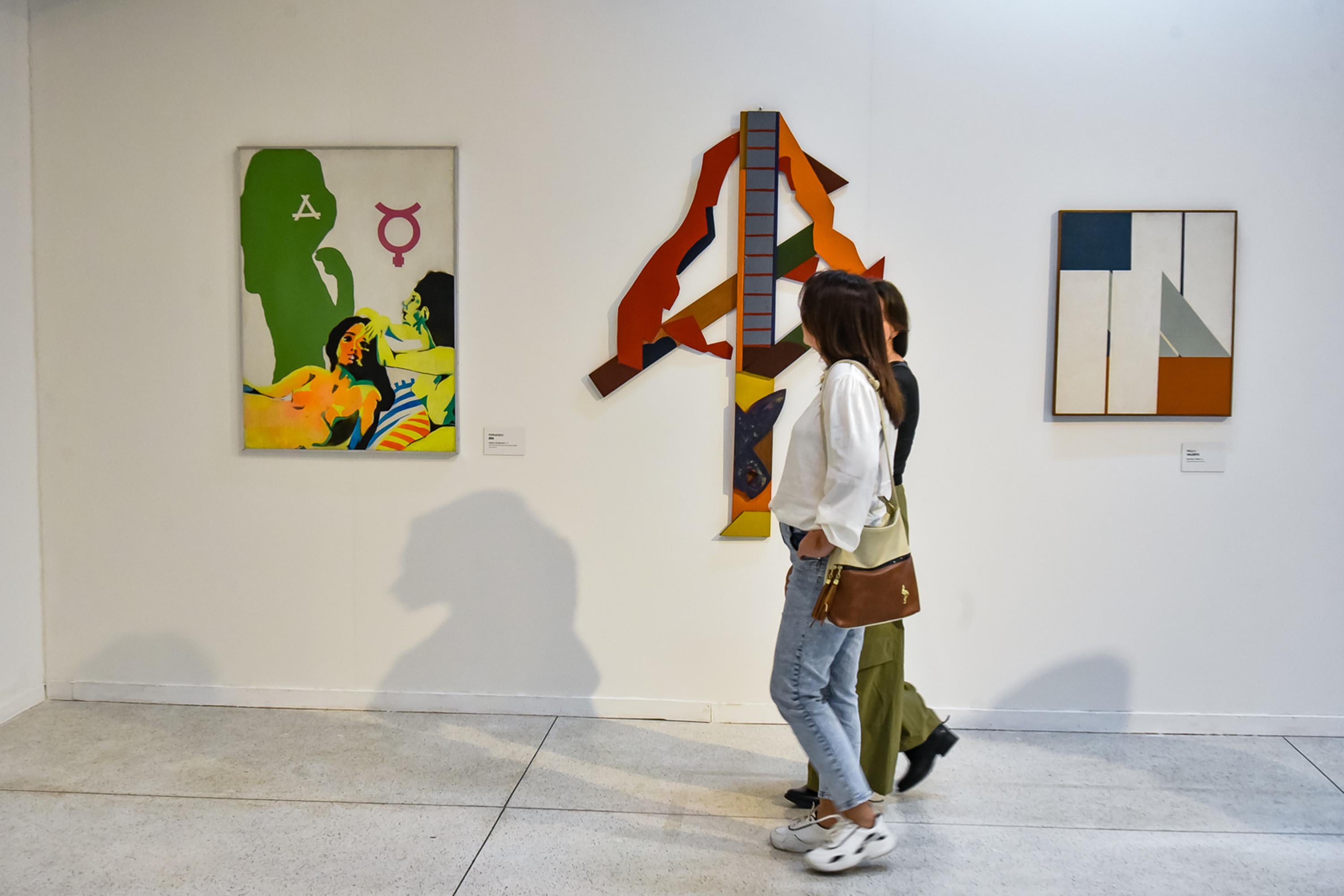 Pesquisadora portuguesa fala sobre representatividade de mulheres artistas no MAC-PR