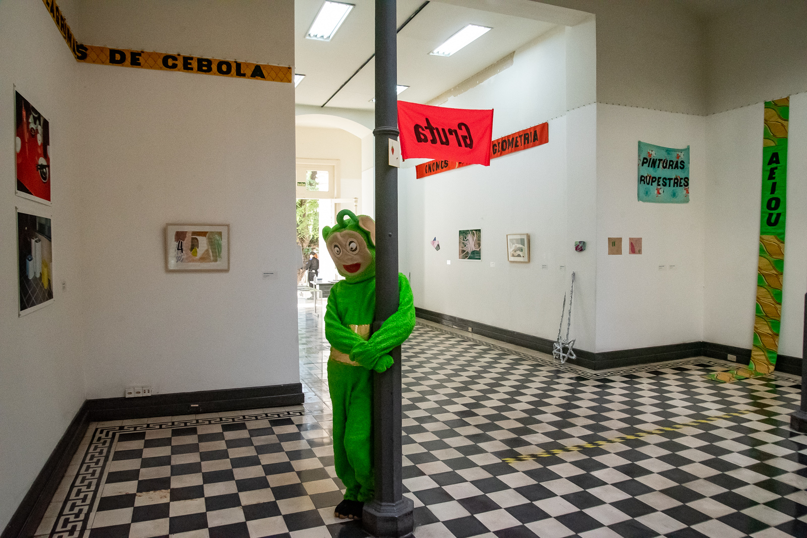 tudo bem bombom 3_foto-_kraw_penas-seec.jpg