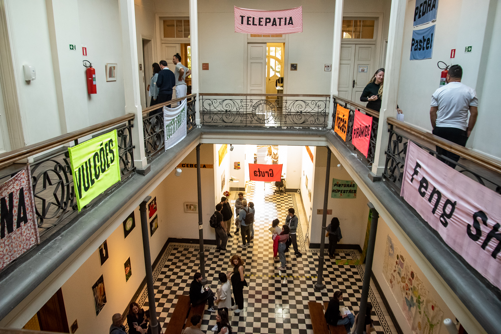 TUDO BEM BOMBOM 1_foto-_kraw_penas-seec.jpg