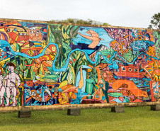 Nova exposição do MAC Paraná celebra os 80 anos do artista Rogério Dias