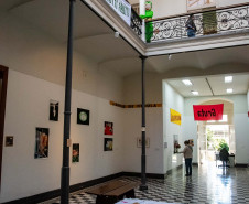 “TUDO BEM BOMBOM”: MAC Paraná promove visita mediada e bate-papo em exposição
