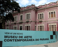 Estado firma acordo para retomada das obras do Museu de Arte Contemporânea do Paraná