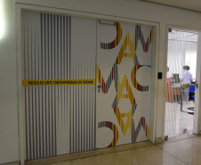 A sede do MAC-PR está funcionamento temporariamente no MON; prédio no centro está fechado para reforma. 