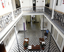 Hall da Seec agora é Sala Adalice Araújo, e receberá exposições de artistas paranaenses. 