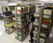 A biblioteca do MAC-PR conta com mais de 4 mil títulos. 