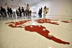 Exposição "Pequenos gestos, memórias disruptivas" no Museu de Arte Contemporânea do Paraná (MAC-PR). 