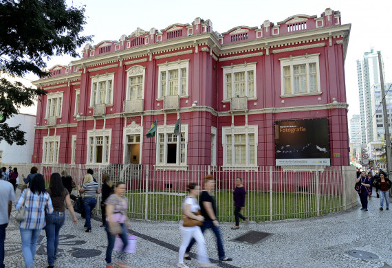 Fachada do prédio do MAC