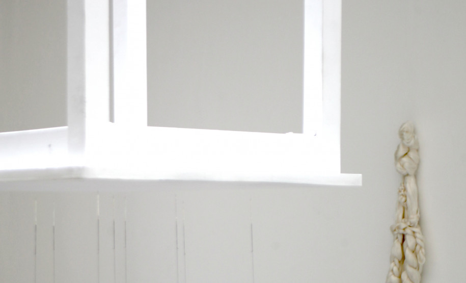 Com obras tridimensionais, MAC Paraná apresenta mostra O Estranho que Mora Comigo