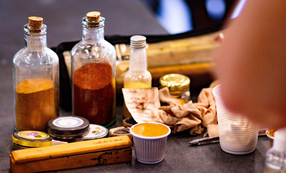 MAC-PR promove oficina sobre criação de pigmentos naturais com plantas nativas