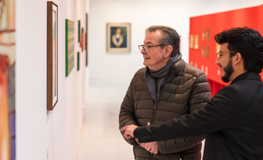 Bate-papo e visita mediada gratuita aprofundam universo de Rogério Dias no MAC-PR