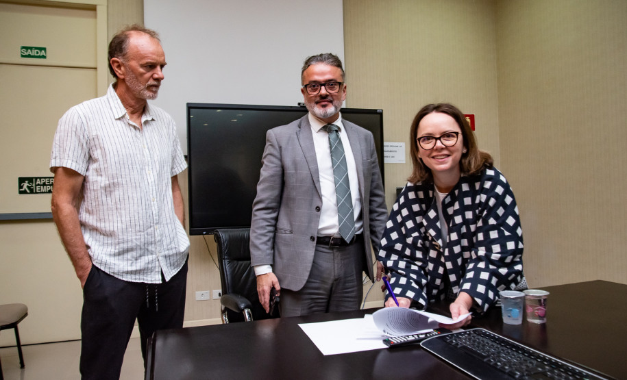 Estado firma acordo para retomada das obras do Museu de Arte Contemporânea do Paraná