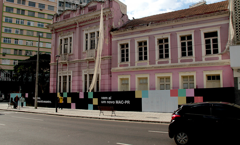 Estado firma acordo para retomada das obras do Museu de Arte Contemporânea do Paraná
