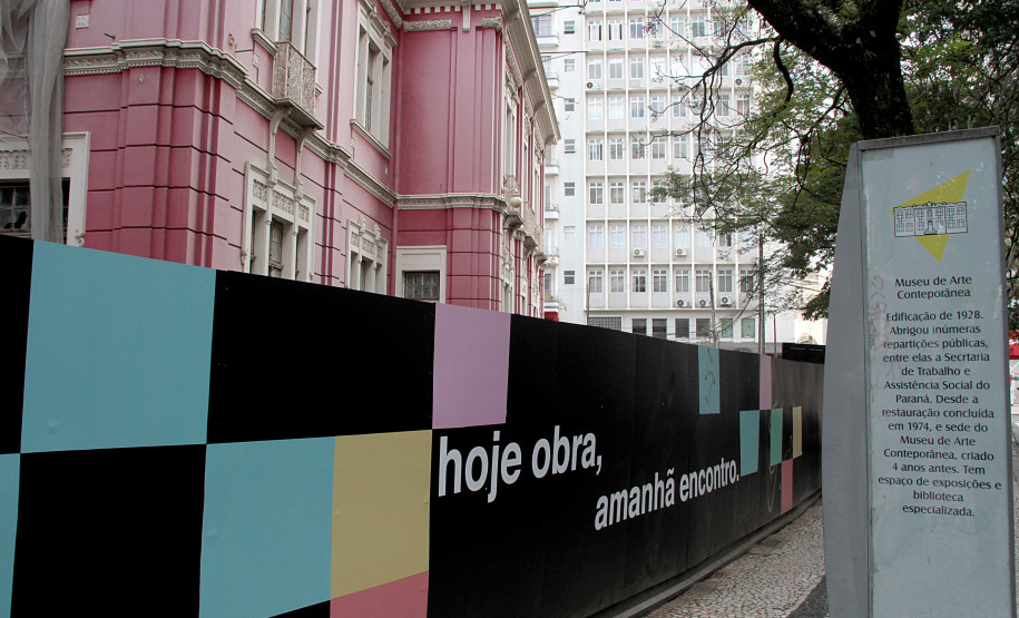 Estado firma acordo para retomada das obras do Museu de Arte Contemporânea do Paraná