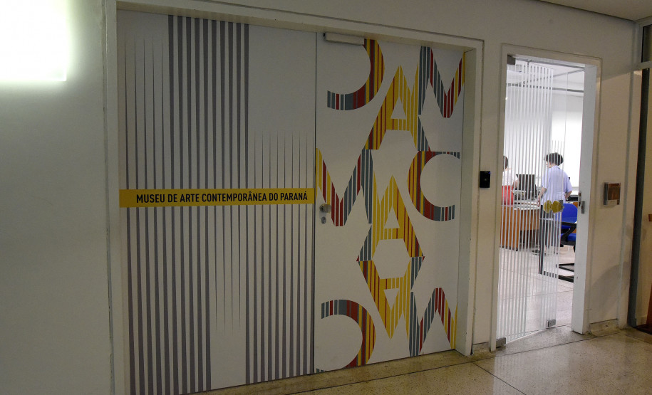 A sede do MAC-PR está funcionamento temporariamente no MON; prédio no centro está fechado para reforma.