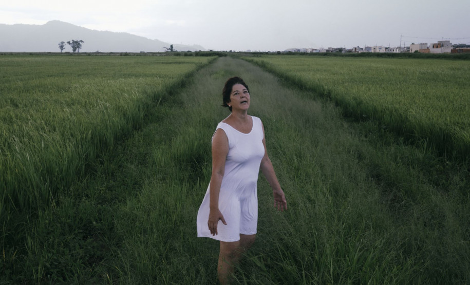 MAC-PR inaugura nova mostra na Semana Nacional de Museus; obras da série "Fátima", da artista Isabella Lanave, integram a exposição.