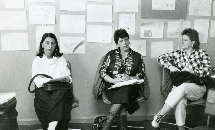 Mariza Bertoli Mariza Bertoli (à esq.) dirigiu o MAC-PR entre 1983 e 1984.