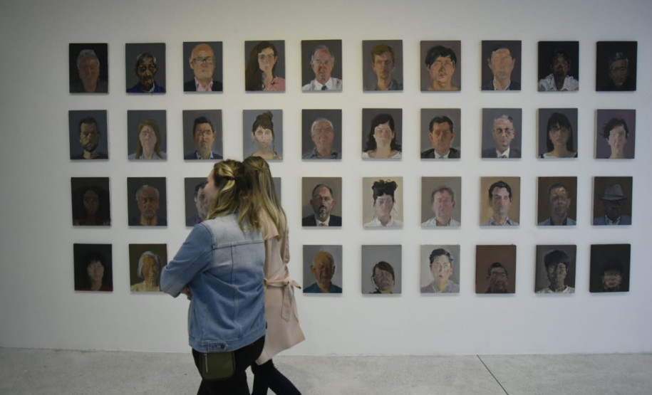MAC Bienal MAC-PR recebe exposições da Bienal de Curitioba em dois dos seus espaços expositivos.