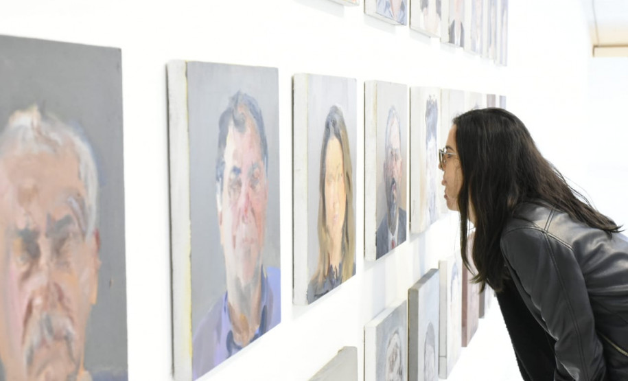 MAC Bienal MAC-PR recebe exposições da Bienal de Curitioba em dois dos seus espaços expositivos.